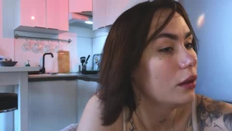 Snapshot of viktoriamoore chatting on 05.21.26 viktoriamoore online show from 05.21.26