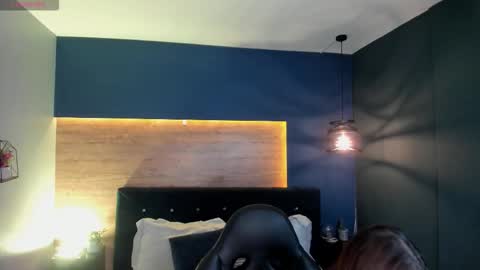 Victoria online show from 10.28.25