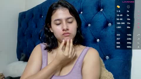 Snapshot of vikysexy28 chatting on 02.14.26 vikysexy28 online show from 02.14.26