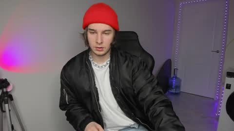 Snapshot of vincent__strong chatting on 12.04.24 Vincent Strong online show from 12.04.24