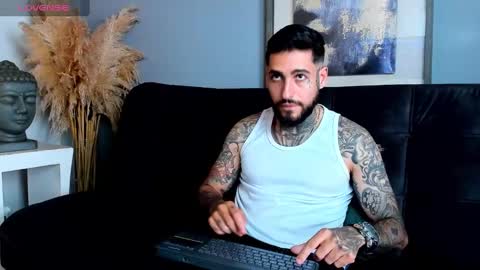 Snapshot of vincentsartori chatting on 10.22.25 Vincent Sartori online show from 10.22.25