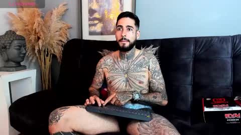 Snapshot of vincentsartori chatting on 10.25.25 Vincent Sartori online show from 10.25.25