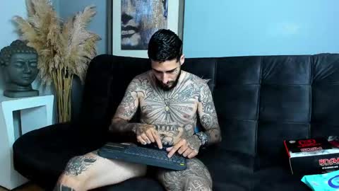 Snapshot of vincentsartori chatting on 10.28.25 Vincent Sartori online show from 10.28.25