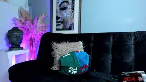 Snapshot of vincentsartori chatting on 11.10.25 Vincent Sartori online show from 11.10.25