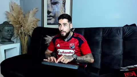 Snapshot of vincentsartori chatting on 11.10.25 Vincent Sartori online show from 11.10.25