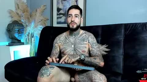 Snapshot of vincentsartori chatting on 11.11.25 Vincent Sartori online show from 11.11.25