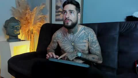 Snapshot of vincentsartori chatting on 11.17.25 Vincent Sartori online show from 11.17.25