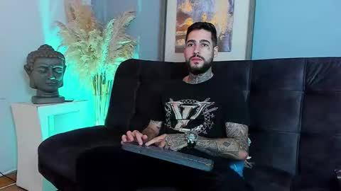 Snapshot of vincentsartori chatting on 11.26.25 Vincent Sartori online show from 11.26.25