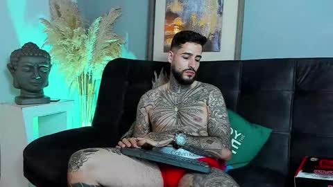 Snapshot of vincentsartori chatting on 11.29.25 Vincent Sartori online show from 11.29.25