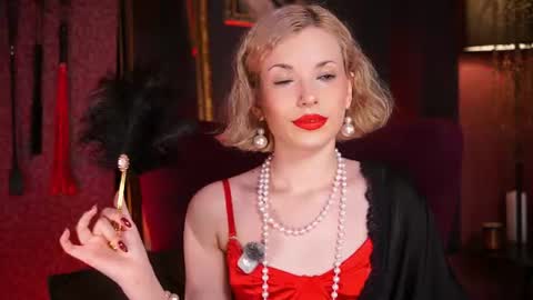 Snapshot of vinyl_kiss chatting on 07.19.26 Carrie Next streams Sat Sun 3pm-11pm EST online show from 07.19.26