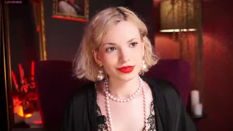 Snapshot of vinyl_kiss chatting on 07.24.26 Carrie Next streams Sat Sun 3pm-11pm EST online show from 07.24.26