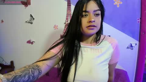 Snapshot of vio_let_ chatting on 06.22.26 Daniela online show from 06.22.26