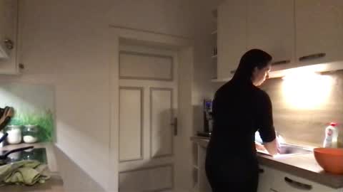 Snapshot of viola_beck chatting on 10.17.25 Vio online show from 10.17.25