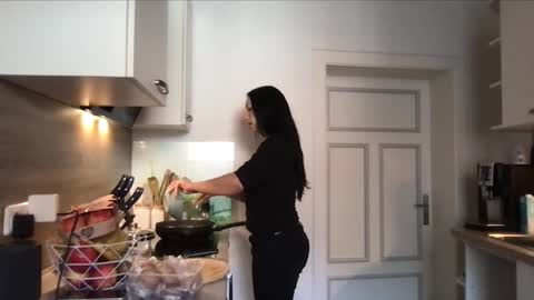 Snapshot of viola_beck chatting on 11.04.25 Vio online show from 11.04.25