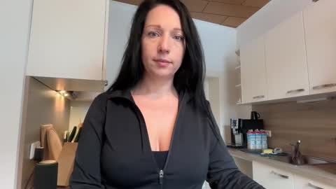 Snapshot of viola_beck chatting on 02.14.26 Vio online show from 02.14.26