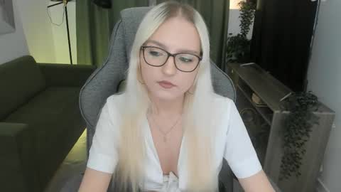 Snapshot of violamore chatting on 04.07.26 violamore online show from 04.07.26