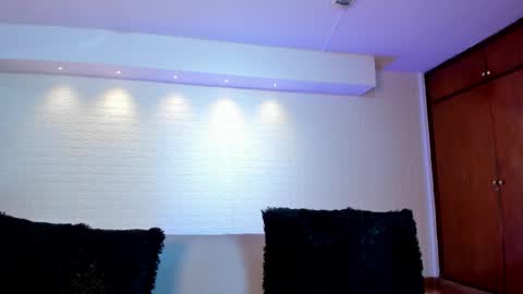 Violett  Everyday From 0530 to 1430 Col Time online show from 01.15.26