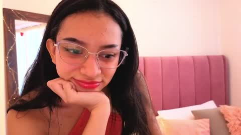 Snapshot of violet__15 chatting on 05.19.26 violet__15 online show from 05.19.26