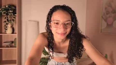 Snapshot of violet__15 chatting on 06.16.26 violet__15 online show from 06.16.26