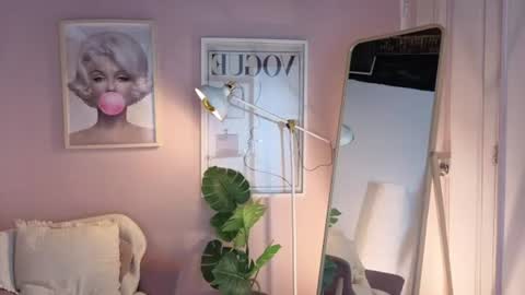 Snapshot of violet__15 chatting on 06.20.26 violet__15 online show from 06.20.26