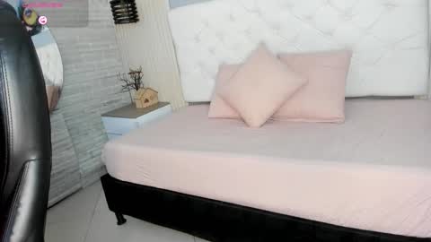 Violet online show from 11.21.25