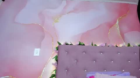 Snapshot of violet__taylor_ chatting on 06.25.26 violet__taylor_ online show from 06.25.26