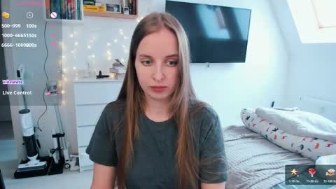 Snapshot of violet_blue_eyes chatting on 04.30.26 Violet online show from 04.30.26
