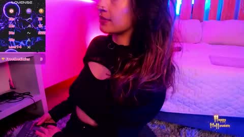 Violet Jones online show from 10.11.25