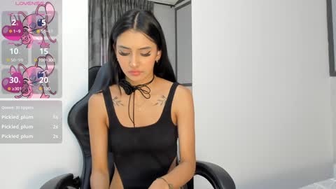 Snapshot of violet_rost chatting on 01.31.25 Violet online show from 01.31.25