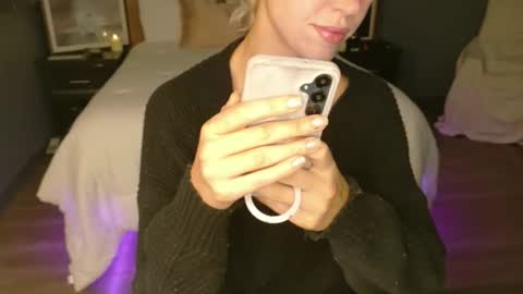 Snapshot of violet_winter97 chatting on 05.13.26 violet_winter97 online show from 05.13.26