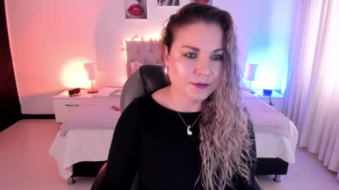 Snapshot of violeta_hotter_ chatting on 10.04.25 violeta_hotter_ online show from 10.04.25