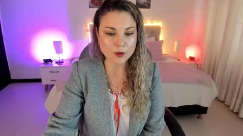 Snapshot of violeta_hotter_ chatting on 10.07.25 violeta_hotter_ online show from 10.07.25