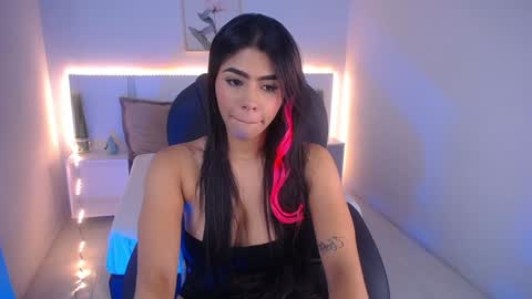 Snapshot of violeta_leon chatting on 12.21.24 Violeta leon online show from 12.21.24