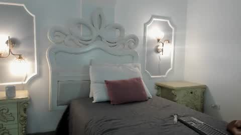 Snapshot of violeta_sannz chatting on 06.15.26 violeta_sannz online show from 06.15.26