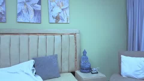Snapshot of violeta_tepes chatting on 07.04.26 violeta_tepes online show from 07.04.26