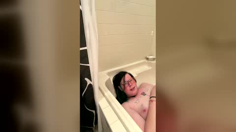 Snapshot of violetann93 chatting on 03.31.26 violetann93 online show from 03.31.26