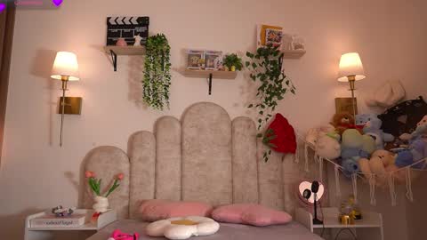 Snapshot of violeth___ chatting on 02.18.26 violeth___ online show from 02.18.26