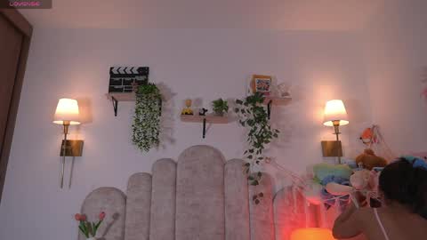 Snapshot of violeth___ chatting on 04.14.26 violeth___ online show from 04.14.26