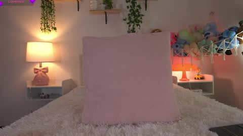 Snapshot of violeth___ chatting on 05.18.26 violeth___ online show from 05.18.26