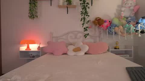 Snapshot of violeth___ chatting on 05.27.26 violeth___ online show from 05.27.26