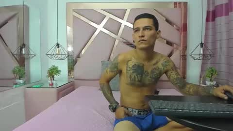 Snapshot of violethandjuanda chatting on 01.12.26 ViolethANDjuanda online show from 01.12.26