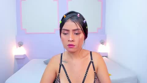 Snapshot of violetsmith7 chatting on 12.03.24 violetsmith online show from 12.03.24