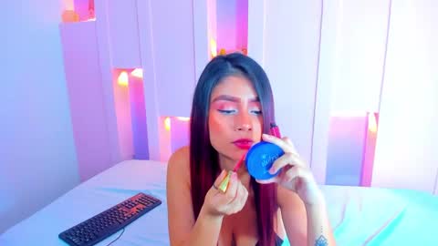 Snapshot of violetsmith7 chatting on 01.10.25 violetsmith online show from 01.10.25