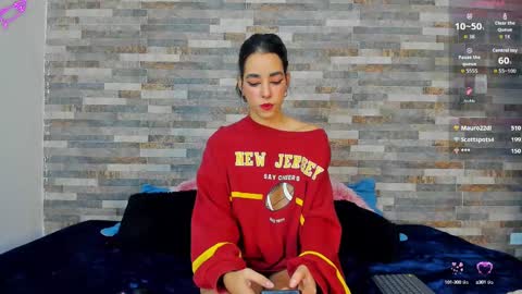 Snapshot of violett__golden chatting on 10.07.25 ViolettGolden online show from 10.07.25