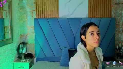 Snapshot of violett__golden chatting on 10.09.25 ViolettGolden online show from 10.09.25