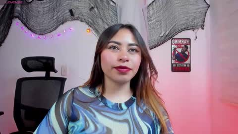 Snapshot of violett_red chatting on 10.13.25 Violeta online show from 10.13.25