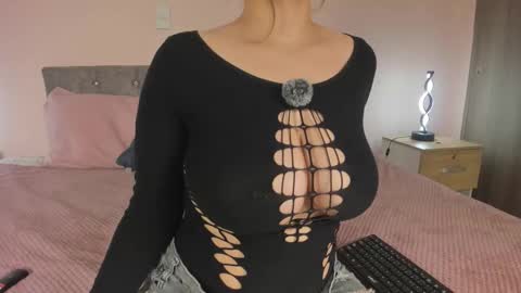 violetta independent model online show from 11.28.25