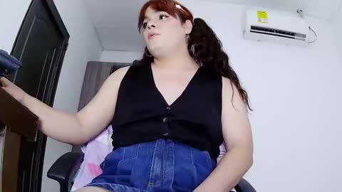 Snapshot of violettacam69 chatting on 11.03.25 violettacam69 online show from 11.03.25