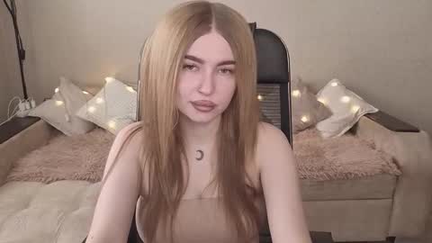 Snapshot of violettaotis chatting on 10.12.25 ViolettaOtis online show from 10.12.25