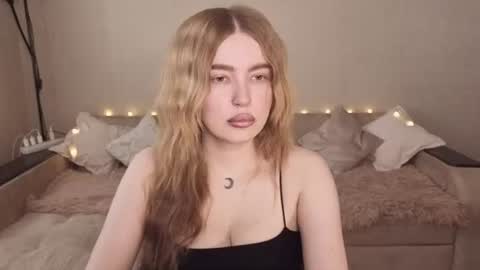 Snapshot of violettaotis chatting on 06.15.26 ViolettaOtis online show from 06.15.26